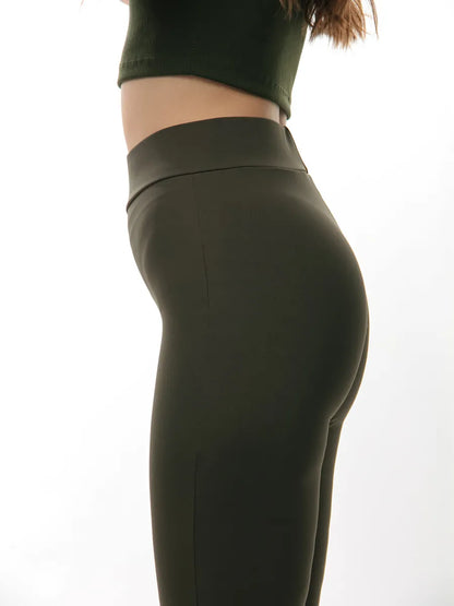 High-Waist Khaki Flared Leggings – Stretchy Slim-Fit Comfort Pants