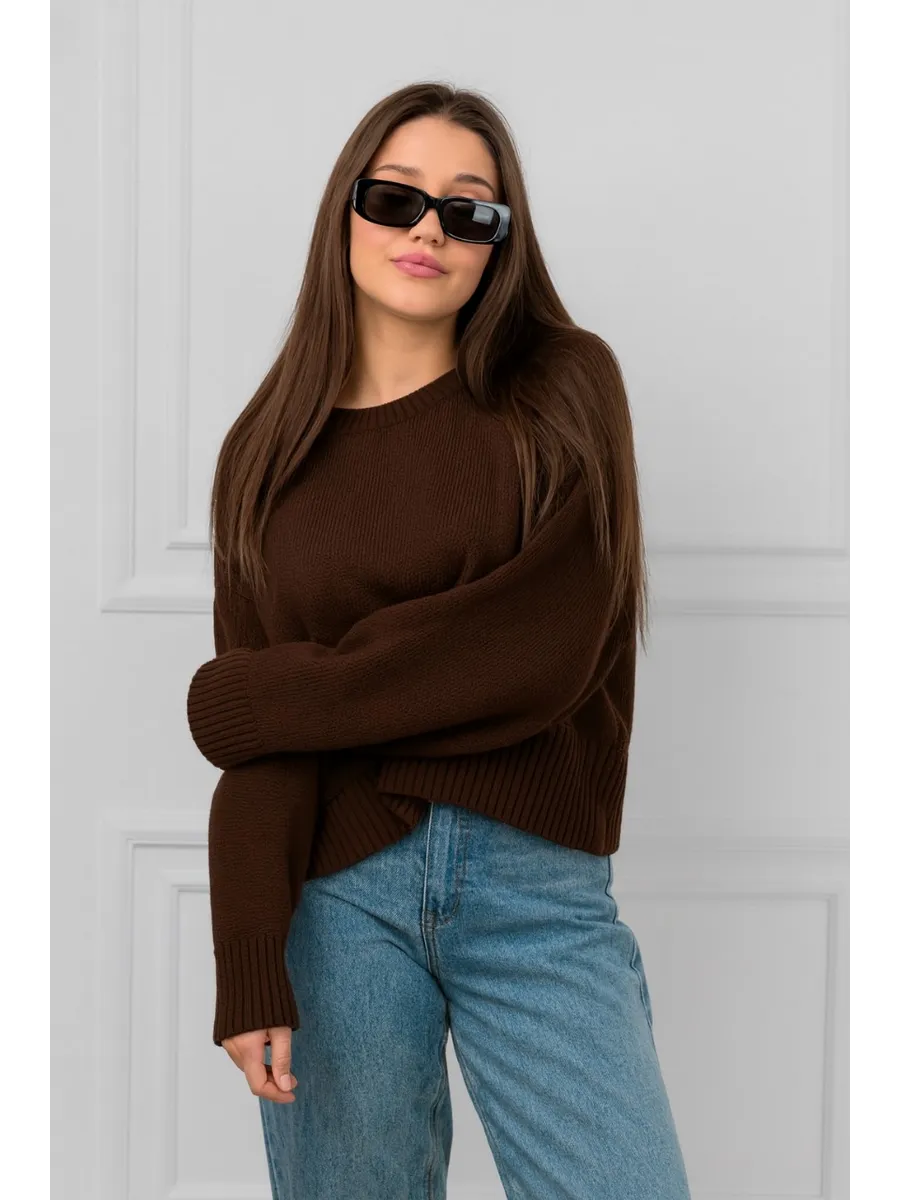 Chocolate Oversized Short Sweater – Casual Chic & Softness