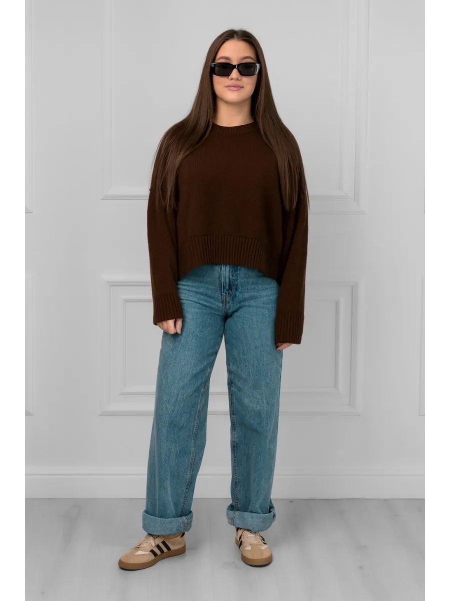 Chocolate Oversized Short Sweater – Casual Chic & Softness