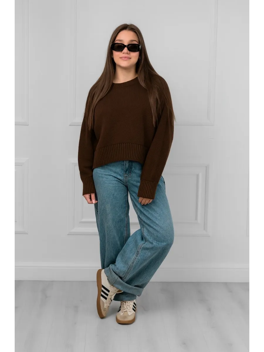 Chocolate Oversized Short Sweater – Casual Chic & Softness